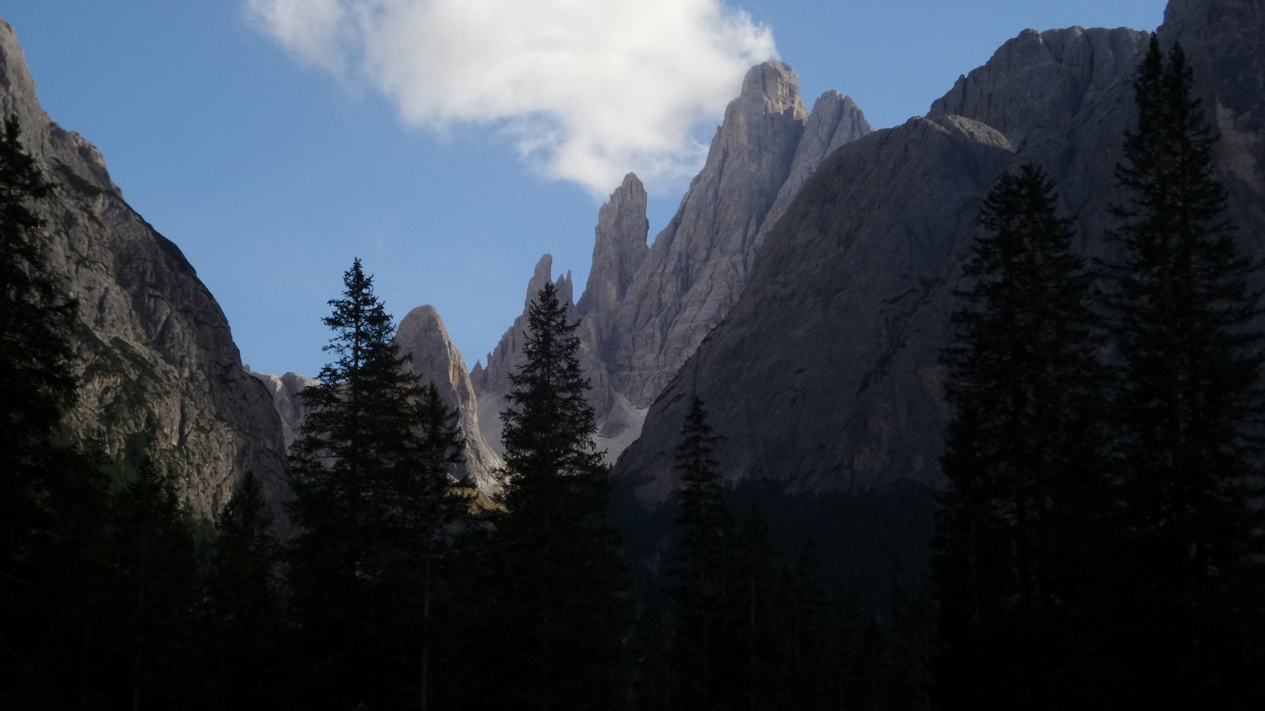 in alto spunta la Croda dei Toni (18-9-2015)