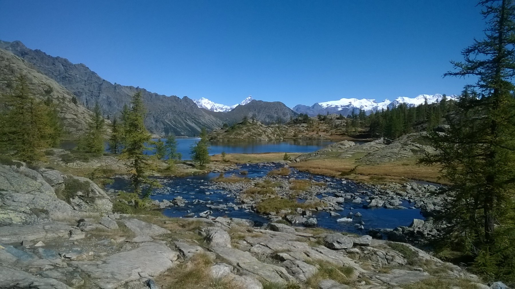 Il lago bianco sotto il monte rosa