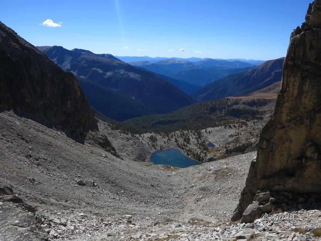 Il vallone di discesa verso il Lac de Tavels e il Lac de Tavels