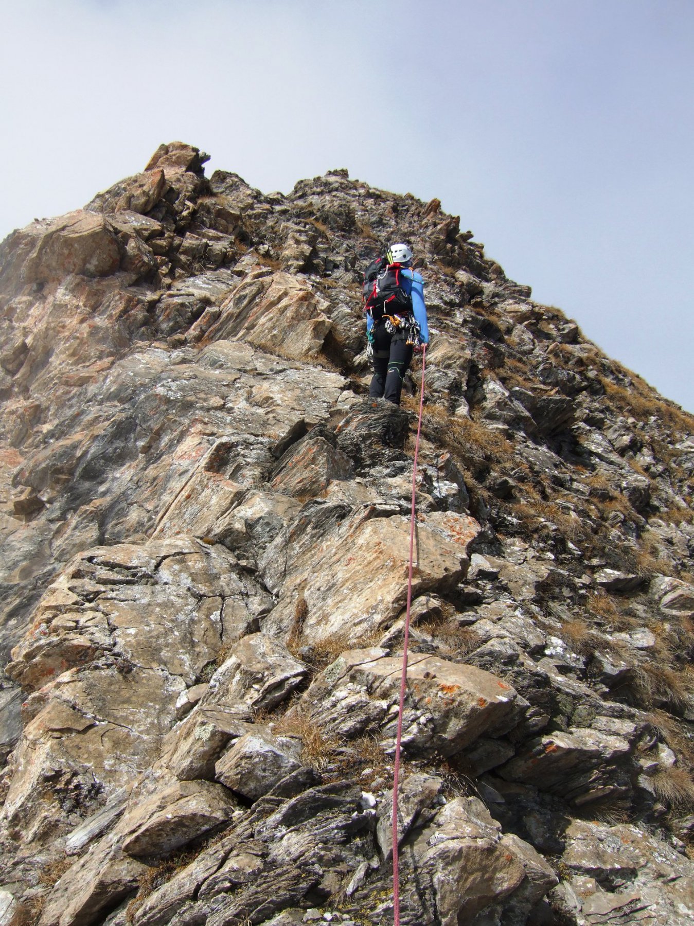 seconda parte di cresta, facile ma con roccia più dubbia