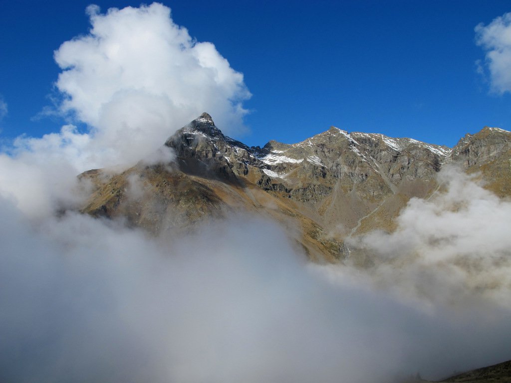 A sx Becchi da Fana, al centro Becca Conge