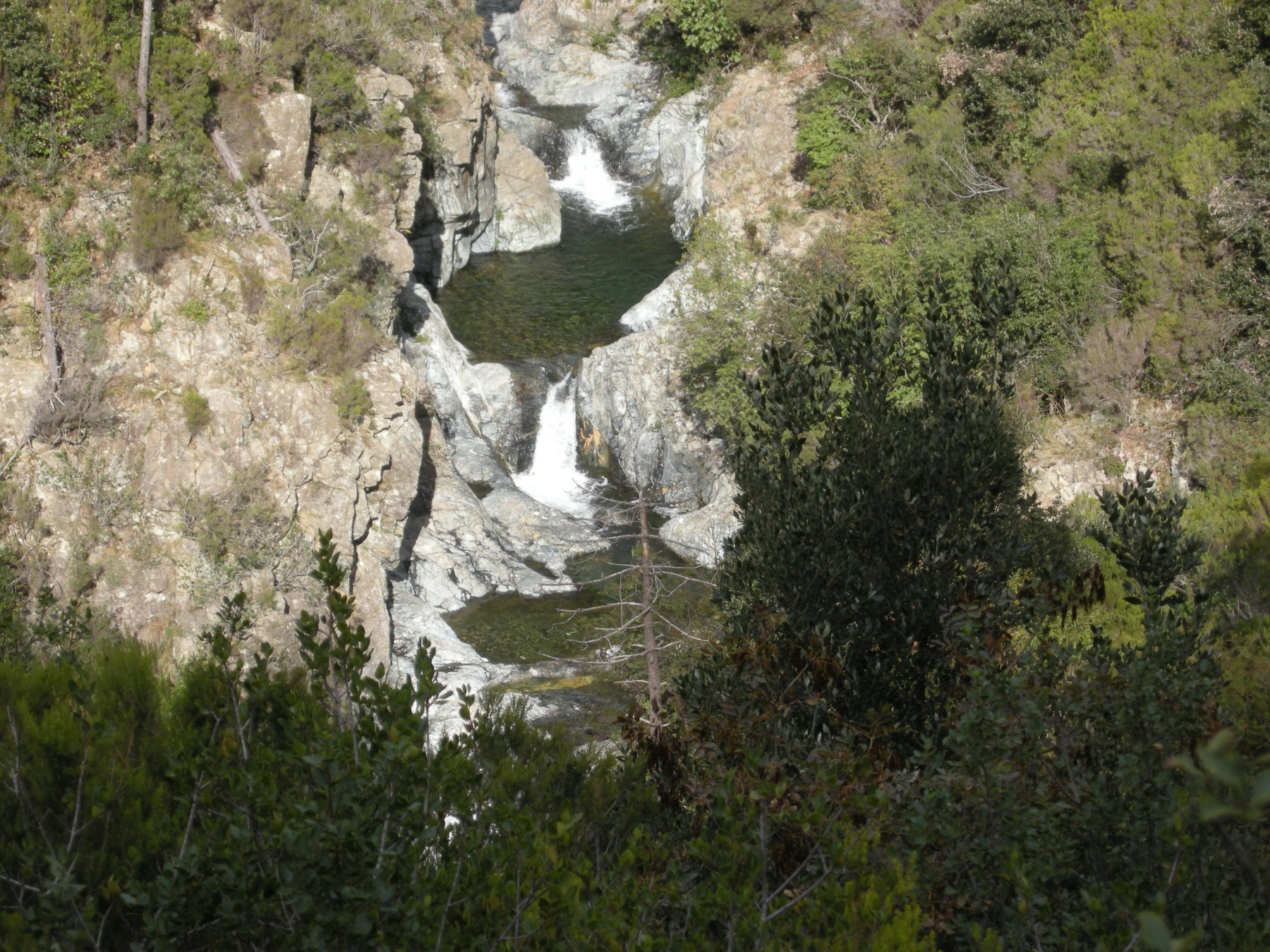 la vista sul rio e i suoi laghetti