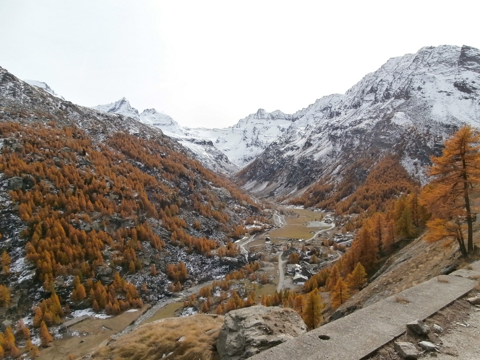 il ritorno a Pont  sulla sterrata del tunnel...