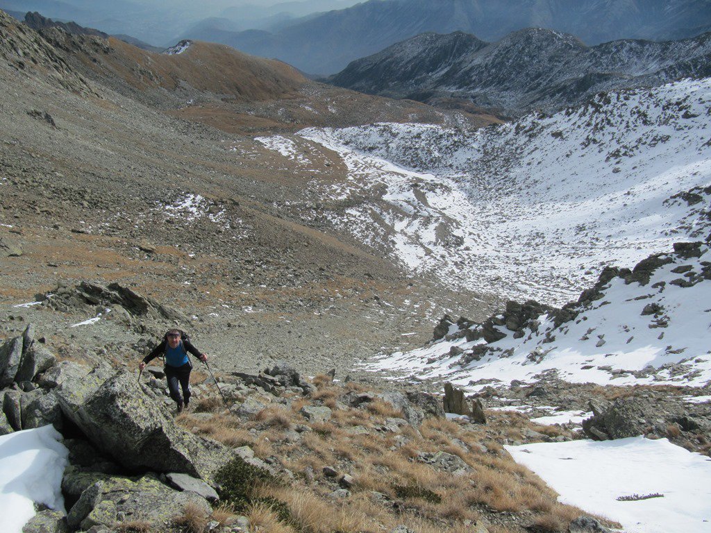 dal Colle Robinet si vedono le condizioni della parte alta dell'itinerario fin qui seguito (abbiamo tagliato un po' anche qui sbucando un po' a nord del colle)