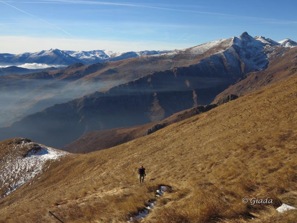 Il pendio di salita, dietro il Pizzo d'Ormea