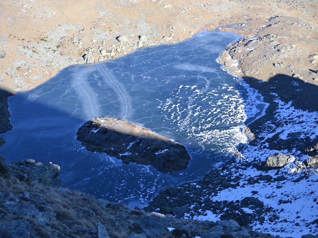 scendendo al lago di Viana ghiacciato