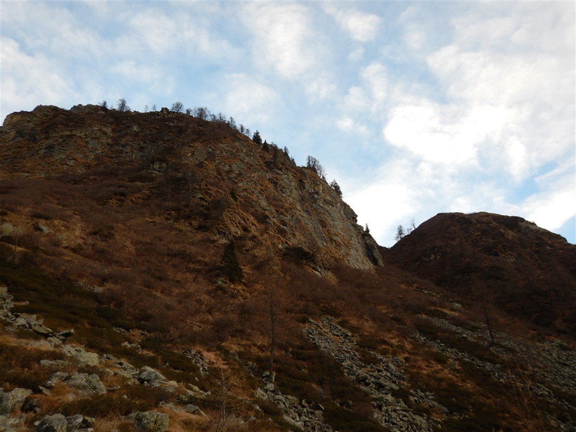 Forcola N e S  con al centro la sella e il canale fatto in discesa