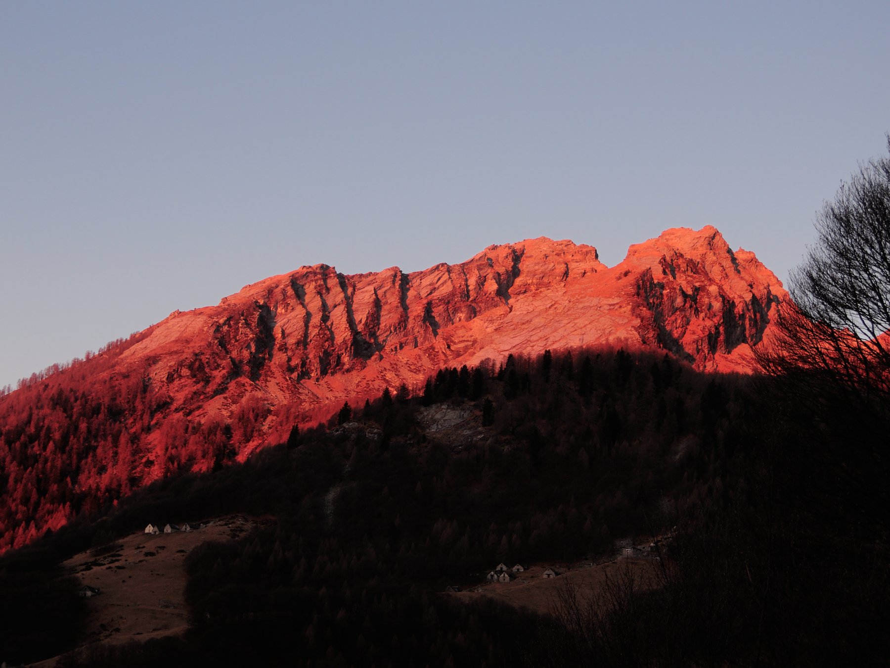 La Scheggia e Cima Campelli al primo sole