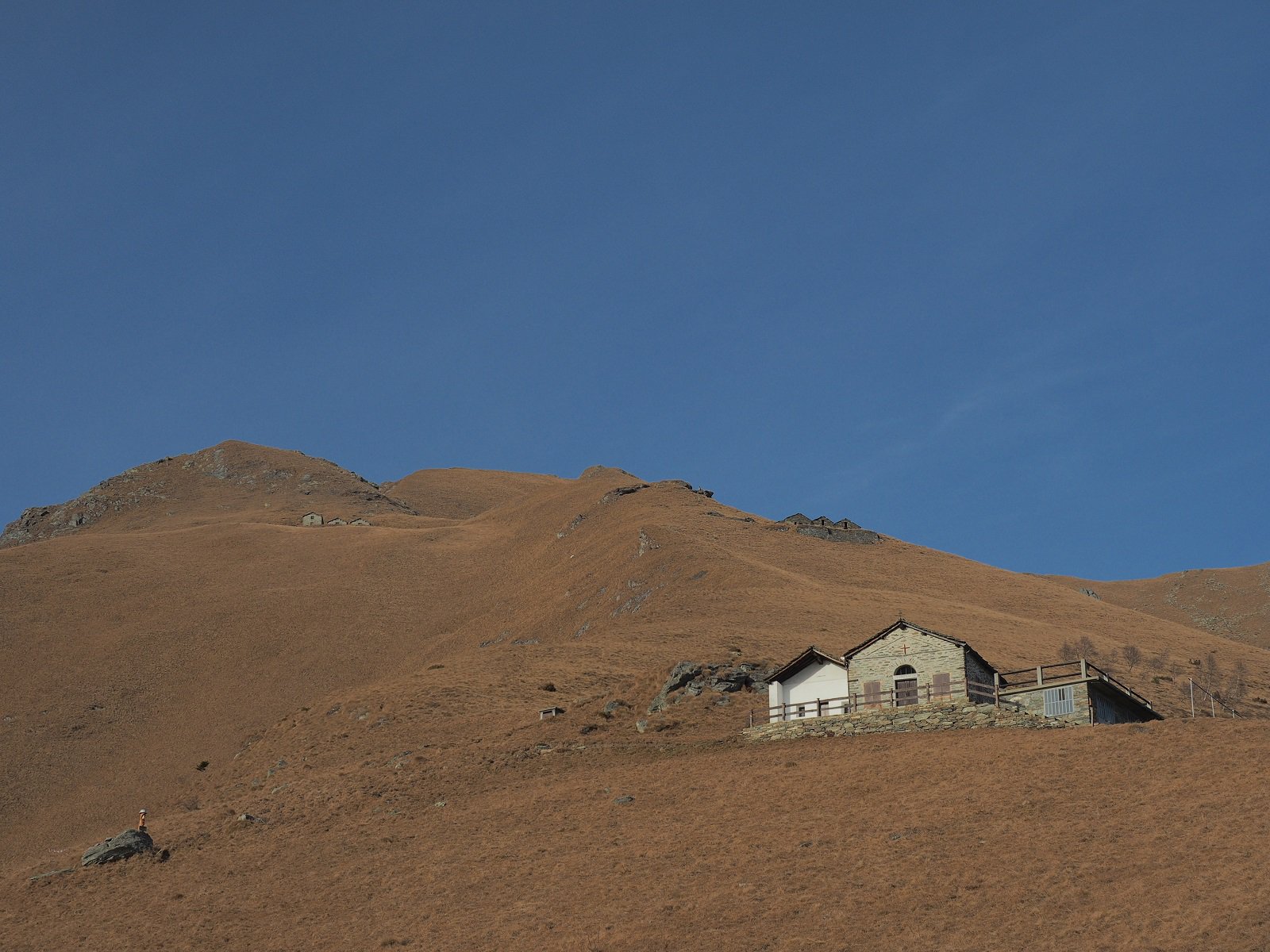 Sguardo d'insieme della dorsale che da San Domenico porta alla vetta