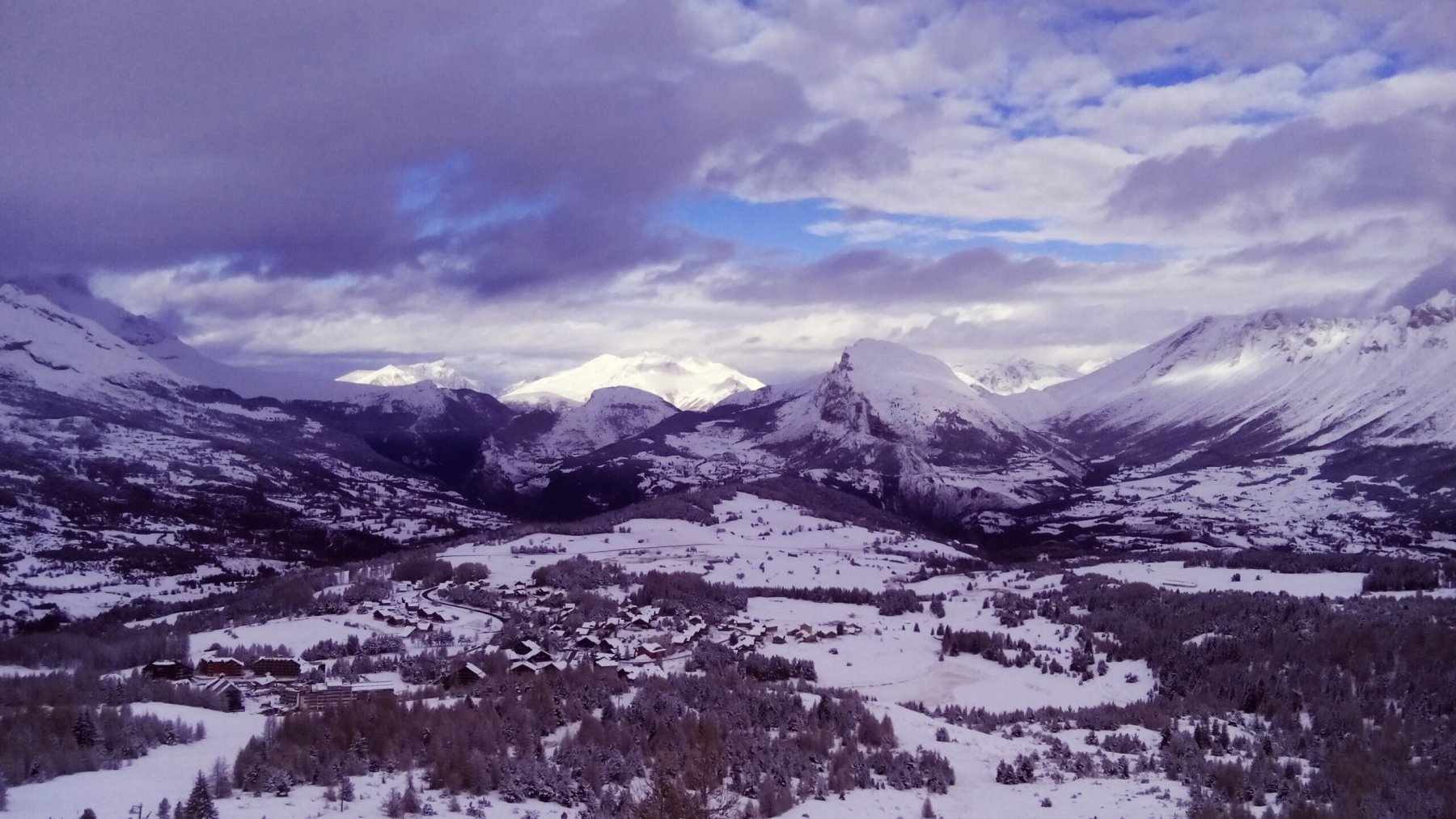 01 - panorama sul Devoluy guardando indietro durante la risalita