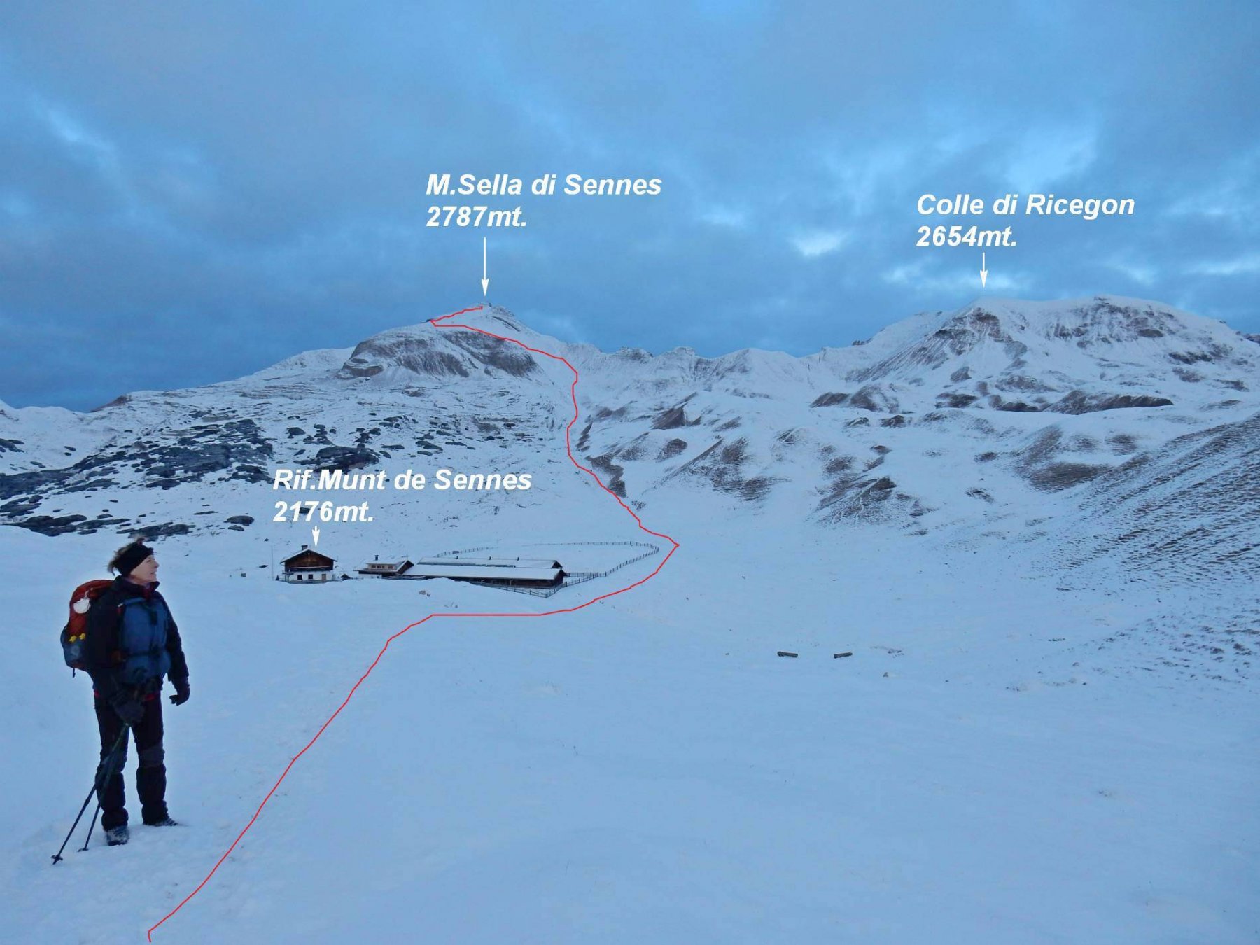 Il M.Sella di Sennes visto dal Rif.Munt de Sennes 2176mt. in rosso la traccia.