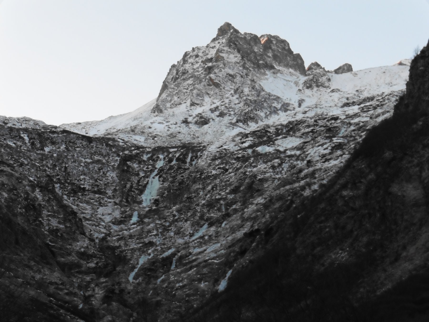 16/01/16 attenzione alle valanghe!! l'elefante è quella piu a destra che spunta