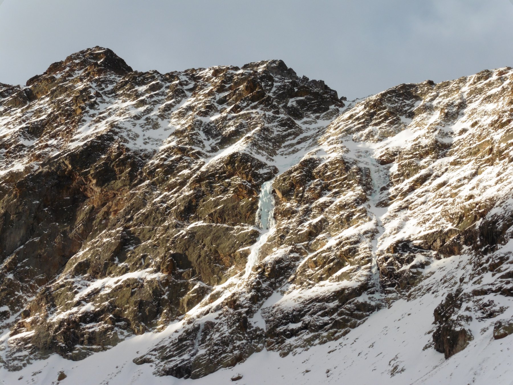le cascate illuminate dal sole