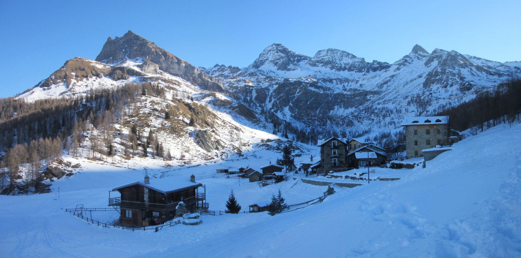 Primo sole nella conca di Cheneil