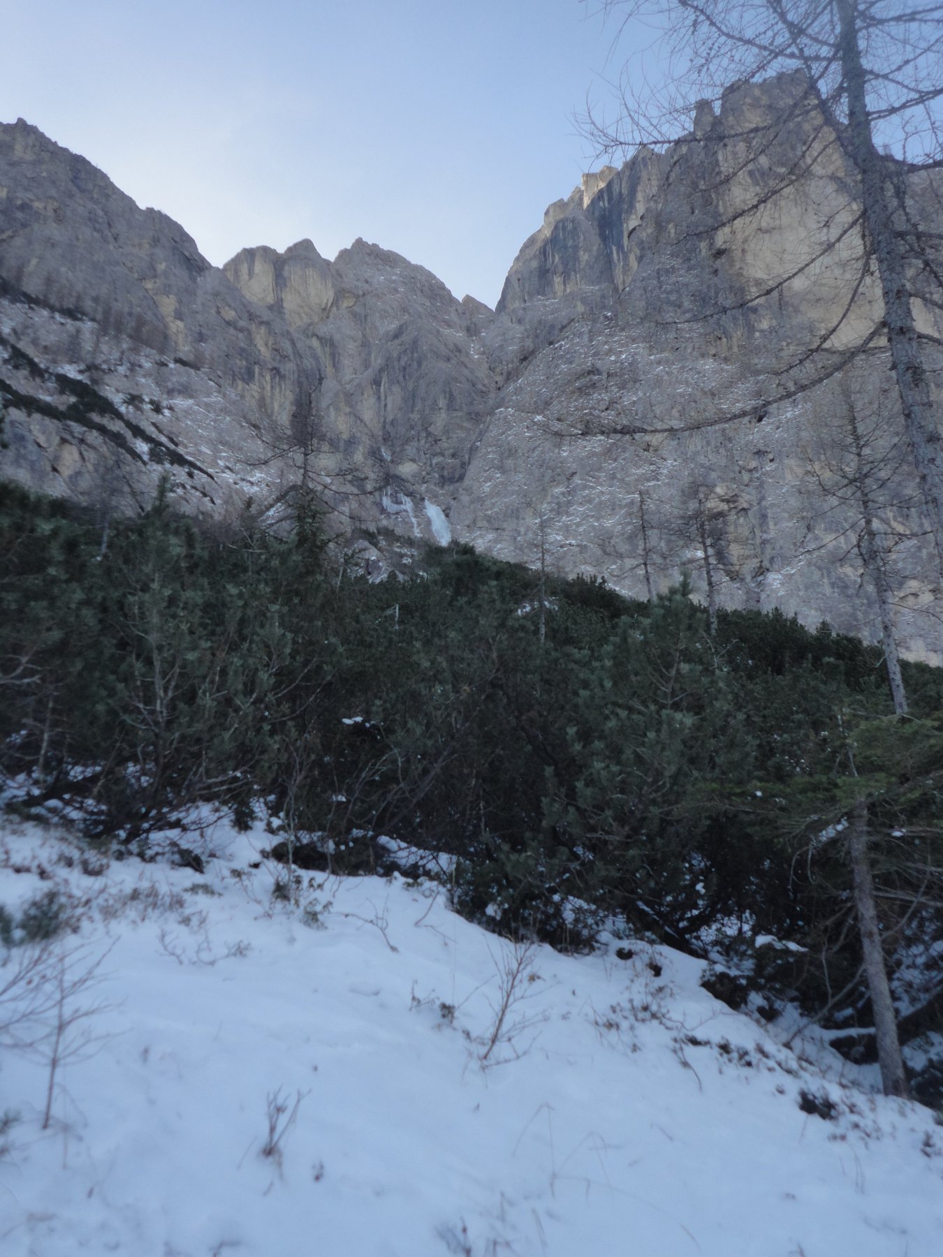 La cascata vista dalle piste del compressorio Civetta