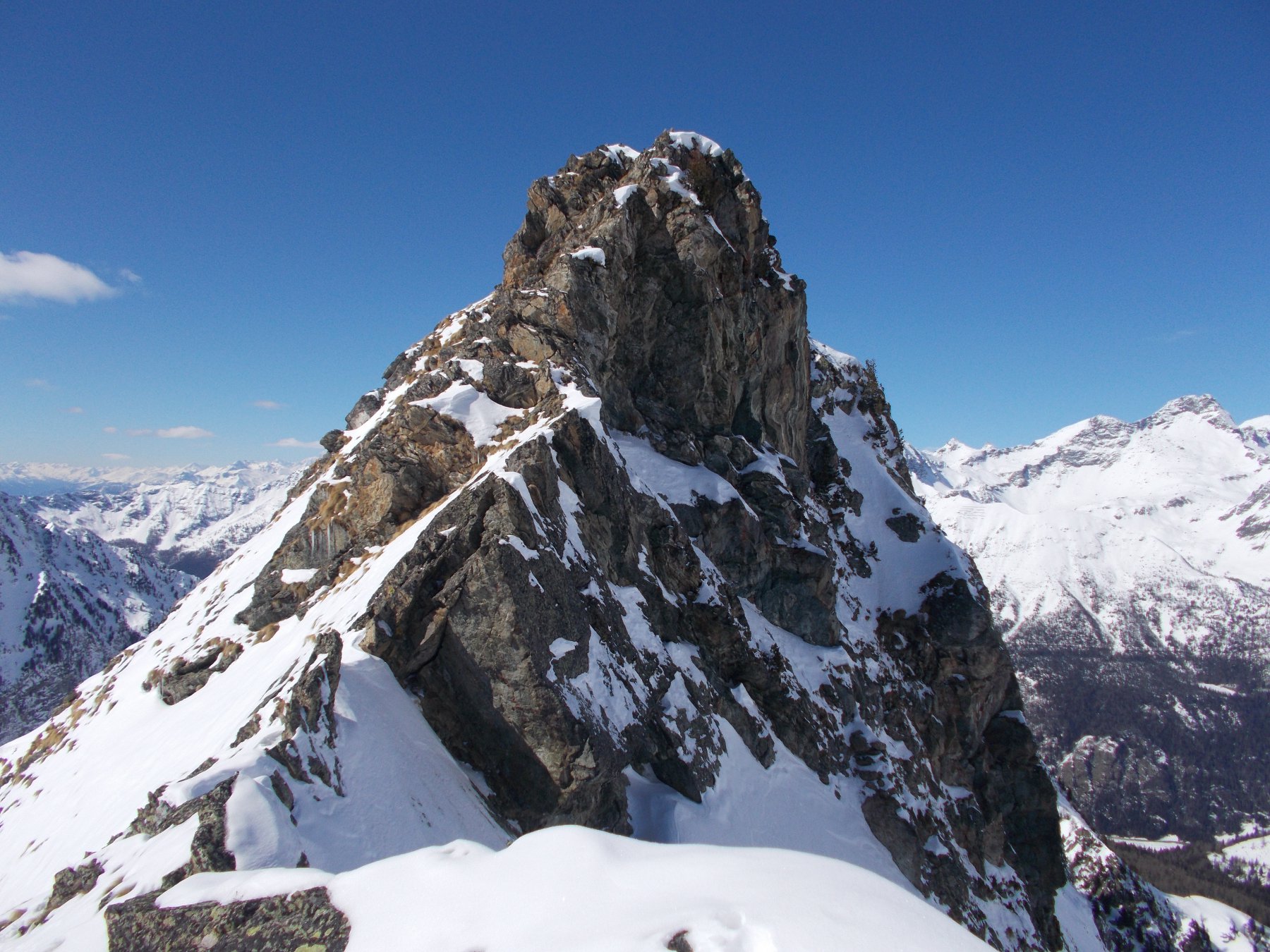 la torre sommitale del M.Chaleau..ormai a tiro..