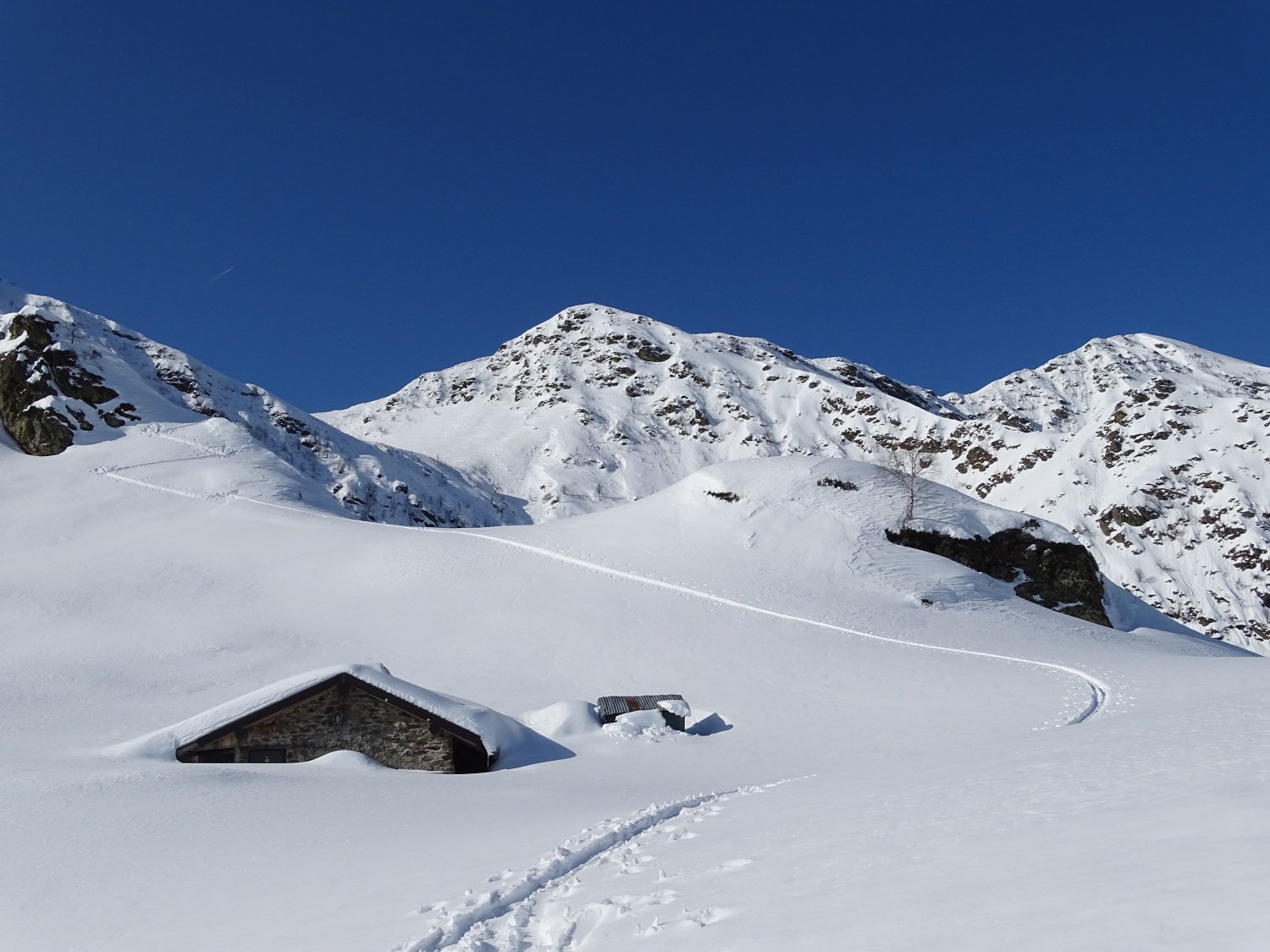 la baita che si oltrepassa per accedere all'ultima parte del percorso