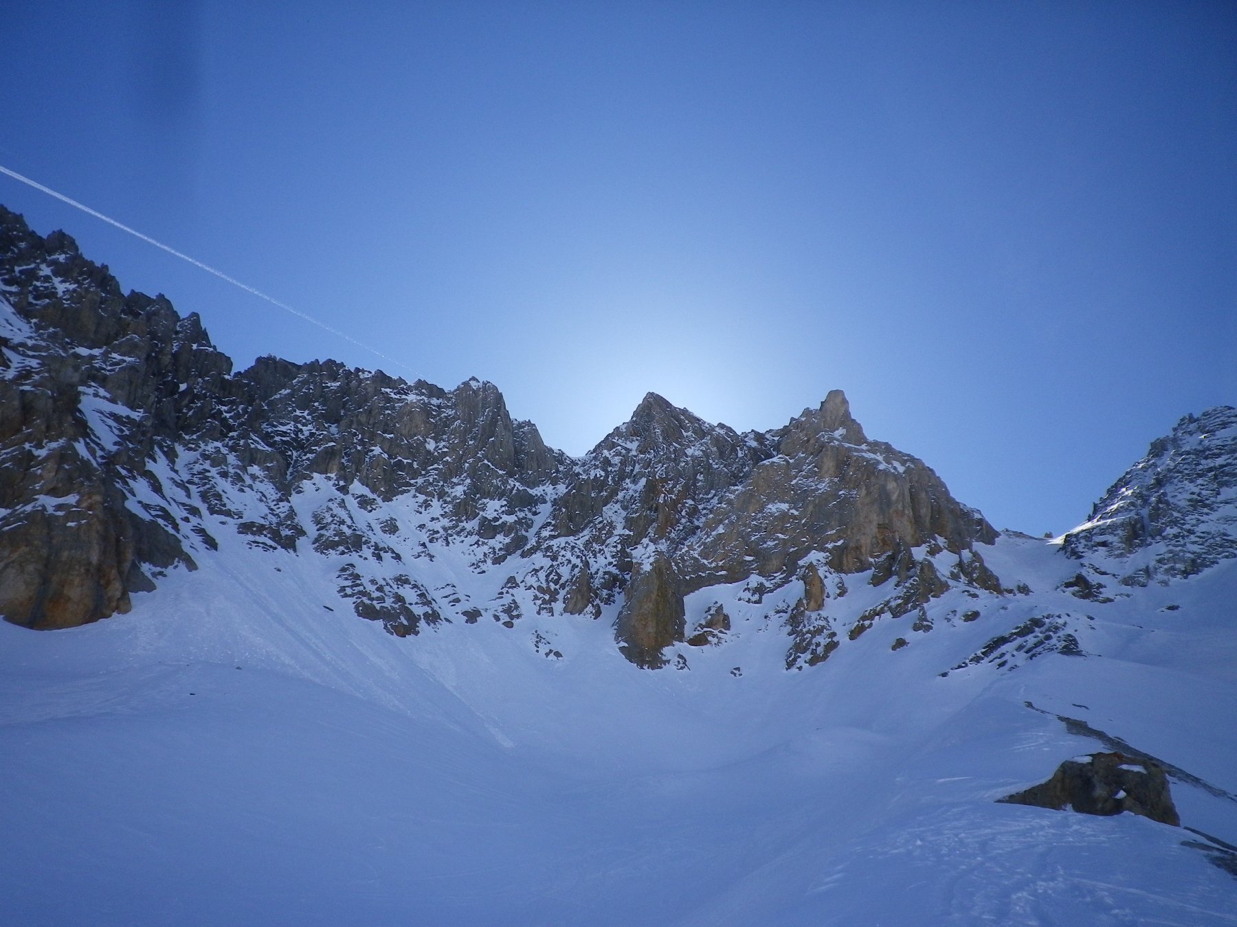 Cima e colle della G. Bagna da nord. Al centro conoide e attacco del canale