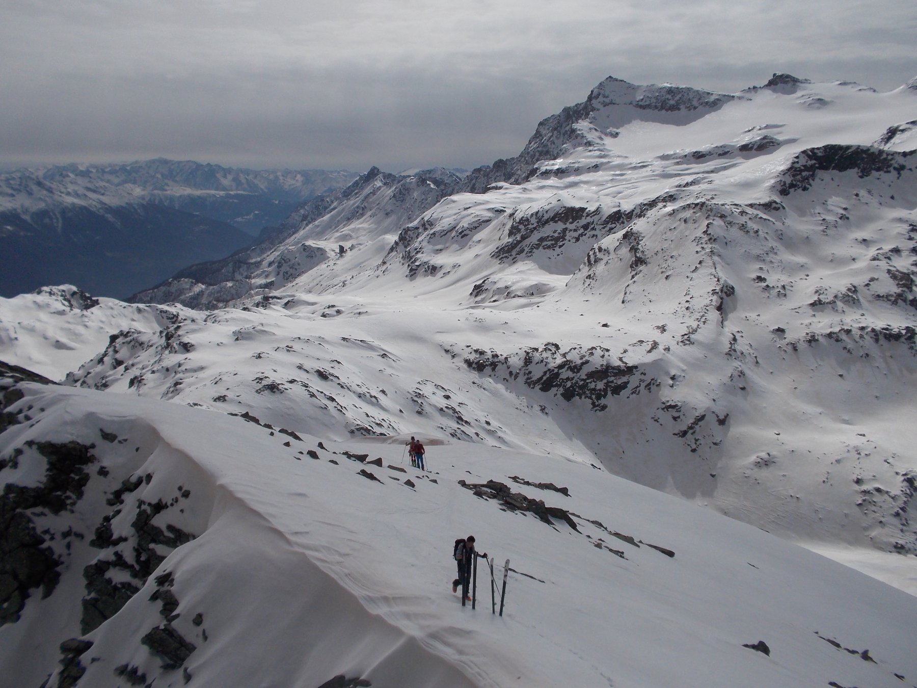 Sulla cima e sullo sfondo il Pizzo Canciano