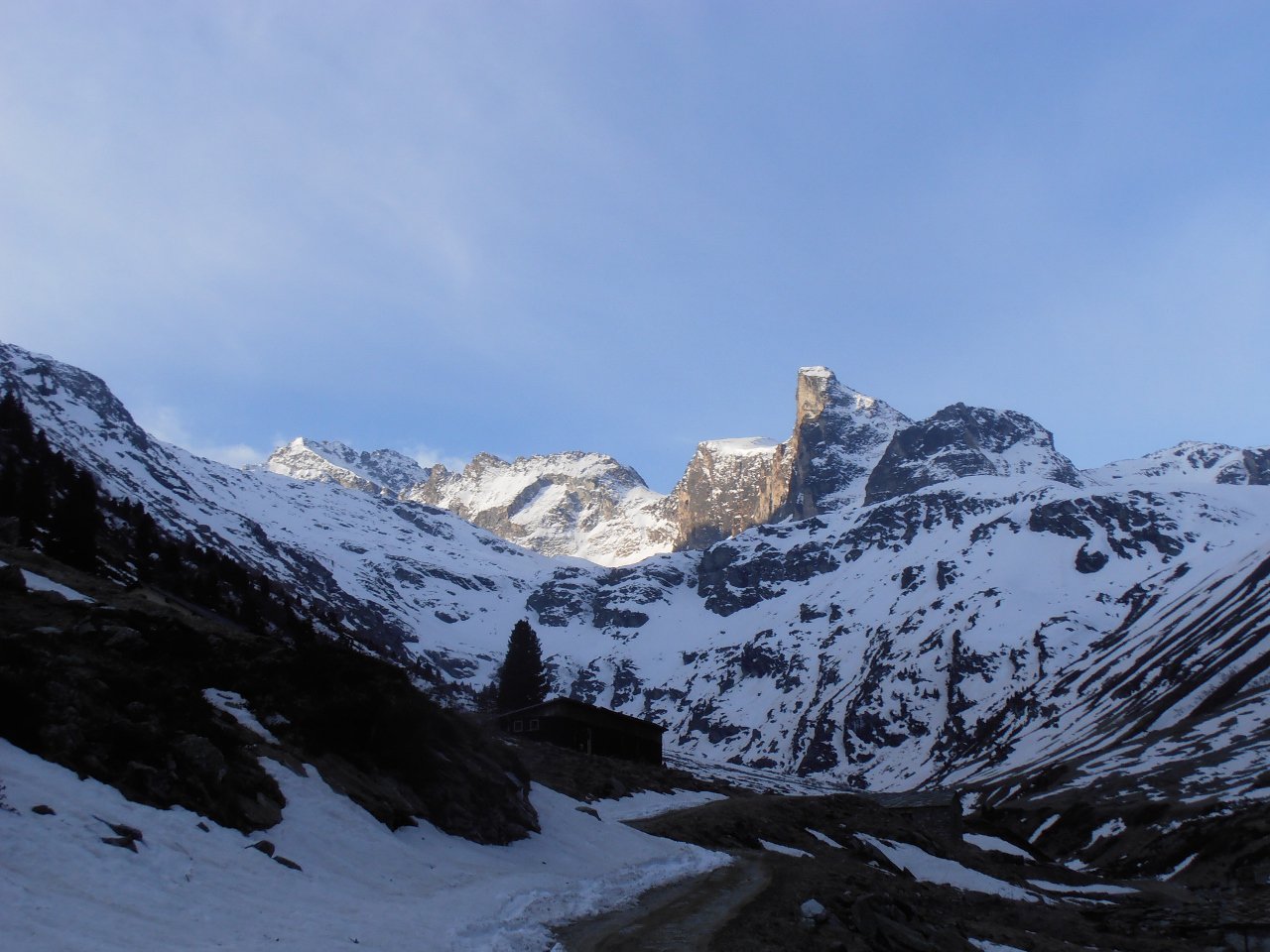 03 - inizio gita, luci del mattino sul fondovalle