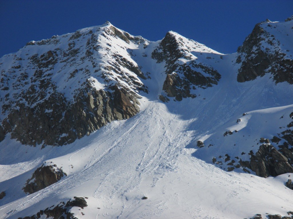 dal bivacco itinerario di salita..canalino di dx