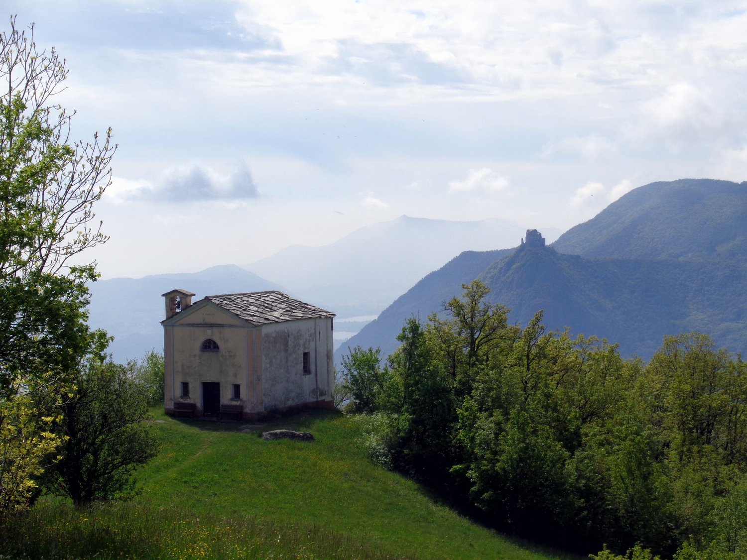 Chiesetta, laghi e Sacra