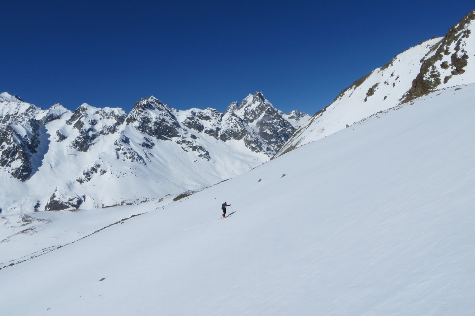 risalendo le rampe del Valleysart (sullo sfondo la Grande Ruine)