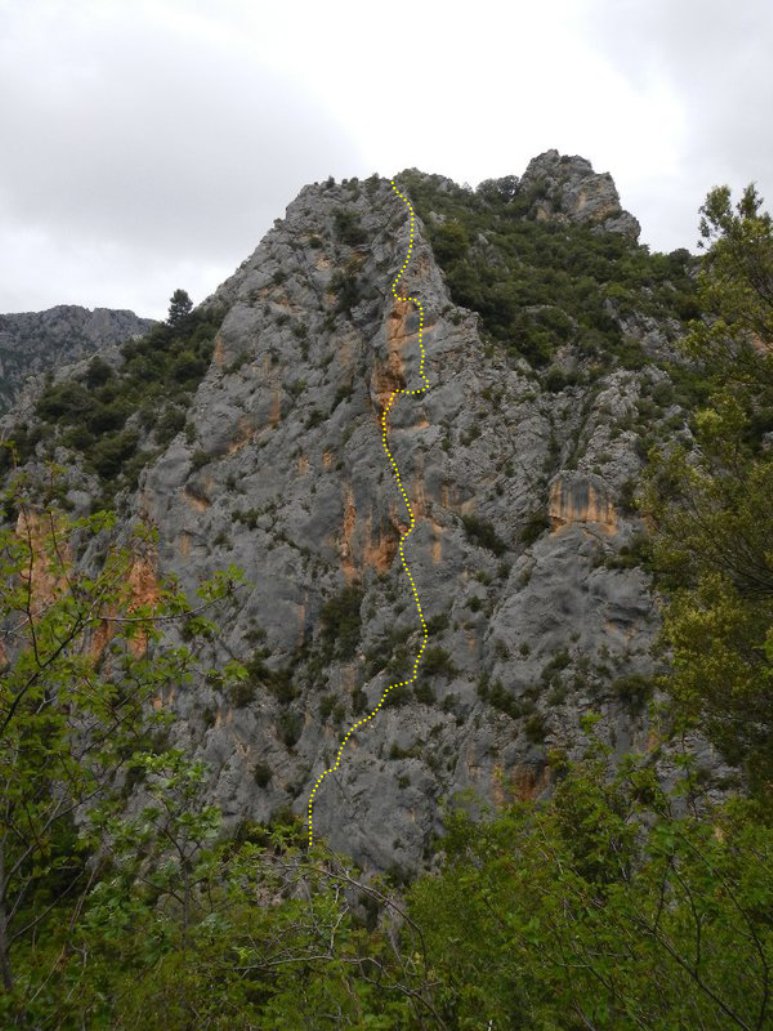 La parete e il tracciato della via