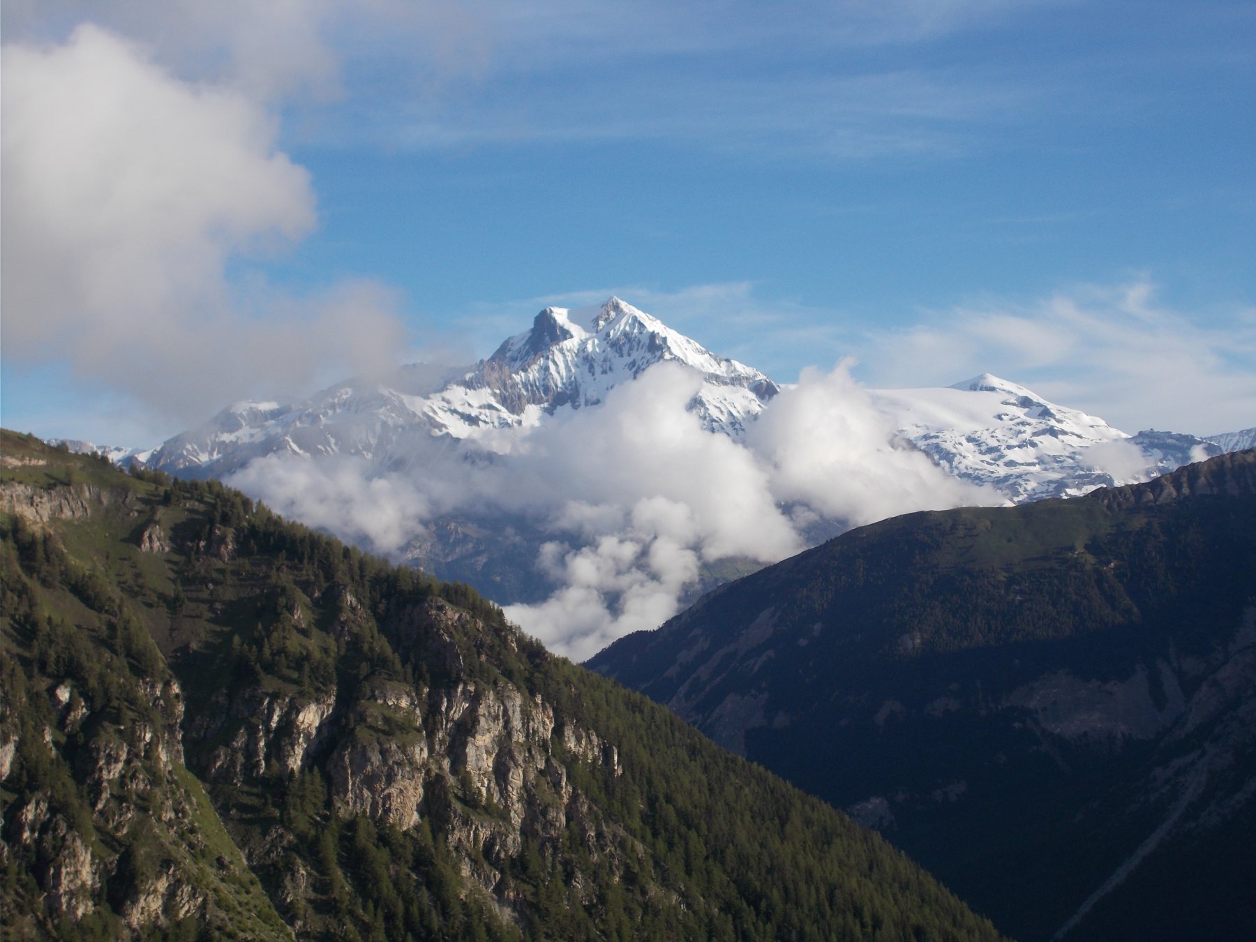 La Dent Parrache'..vista salendo alla Roche d'Etache..