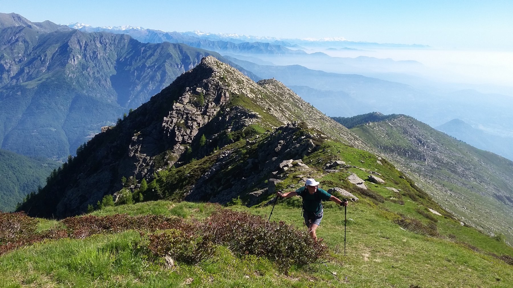 poco oltre la Sceglia con Cassa Bianca e Monte Cavallo alle spalle