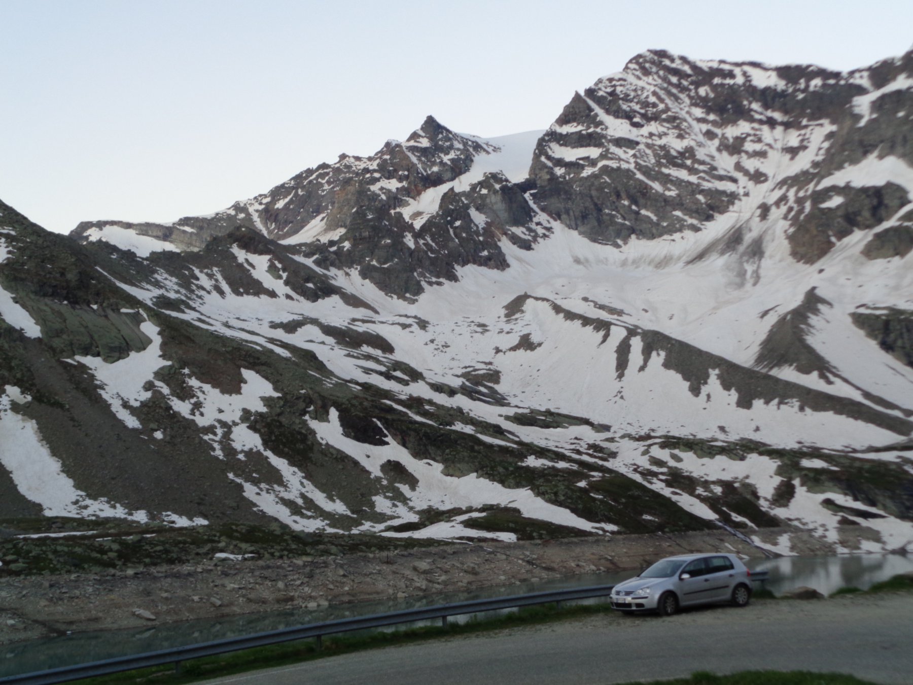 Vista della Cima del Carro e relativo percorso basso dal posteggio a 2300 m