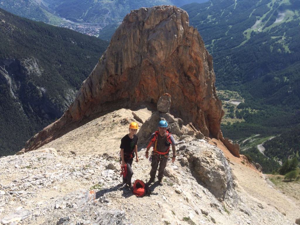 sulla cresta; casco indispensabile ... il resto no