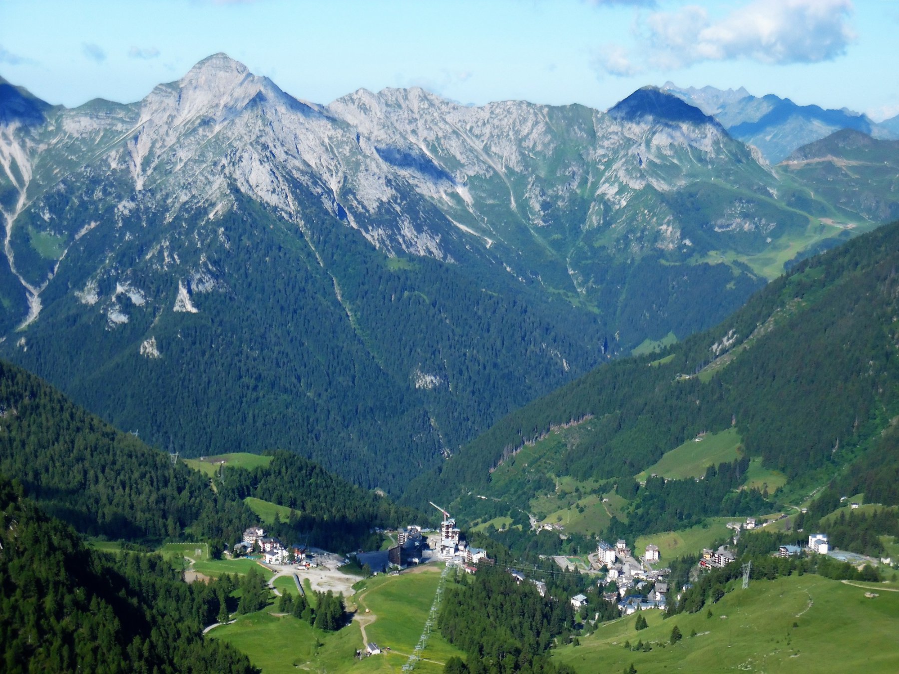 Vista su Foppolo. Dietro il Pegherolo.