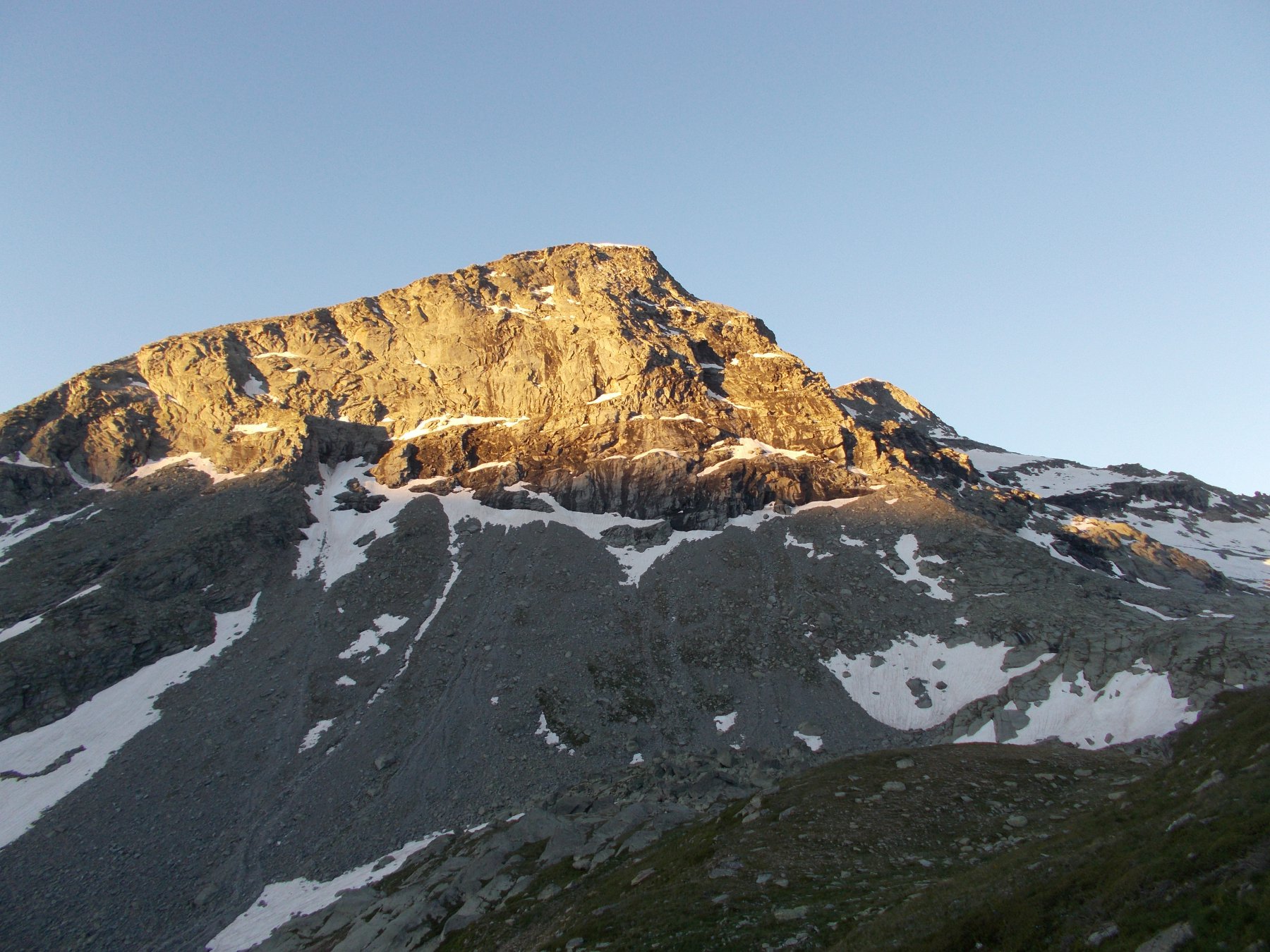 le Cime di Bard..gia' al sole..