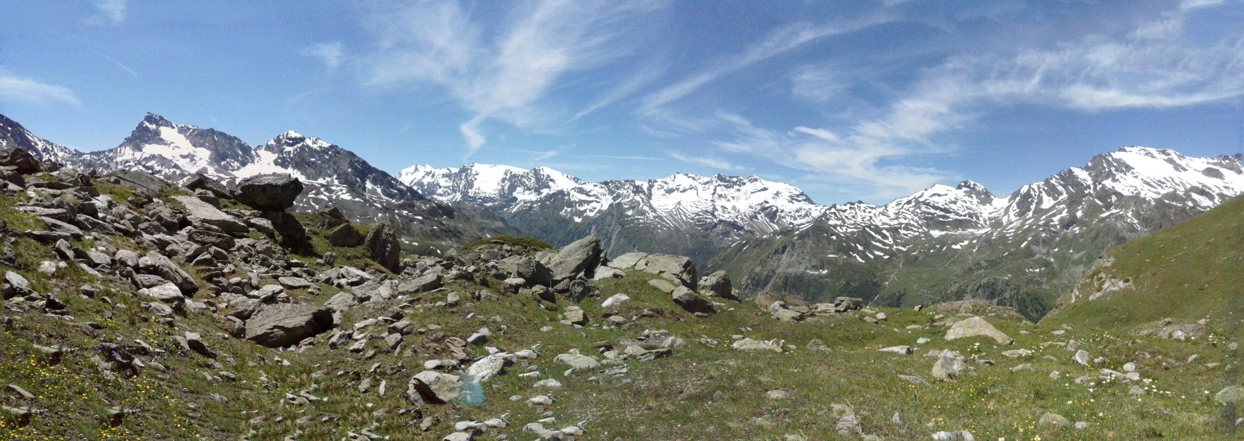 sosta pranzo con grandioso panorama dal Ruitor  (a destra) alla Rabouigne(a sinistra)