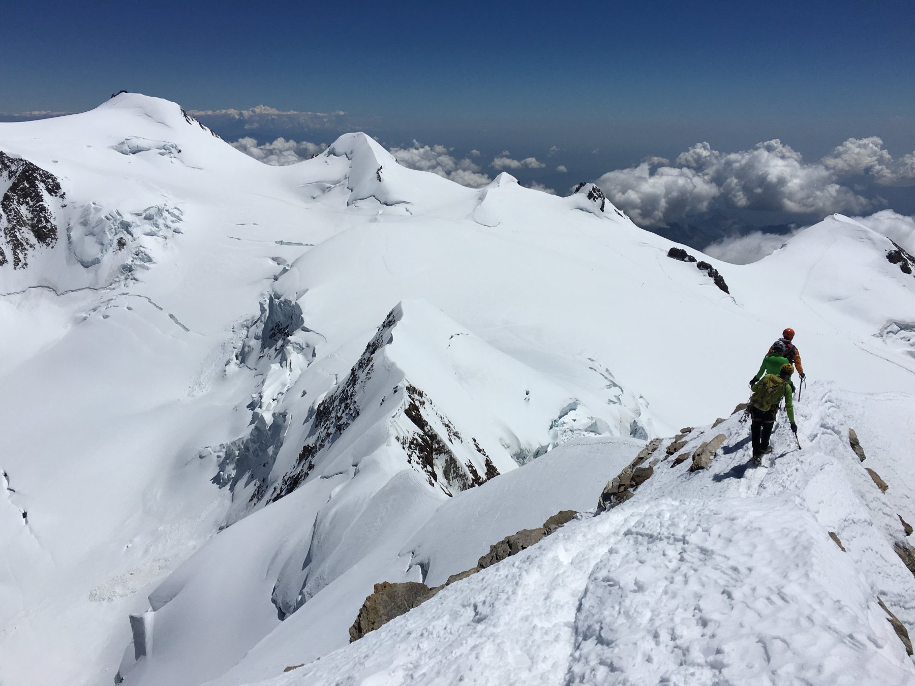 Sulla cresta, in discesa verso il colle 