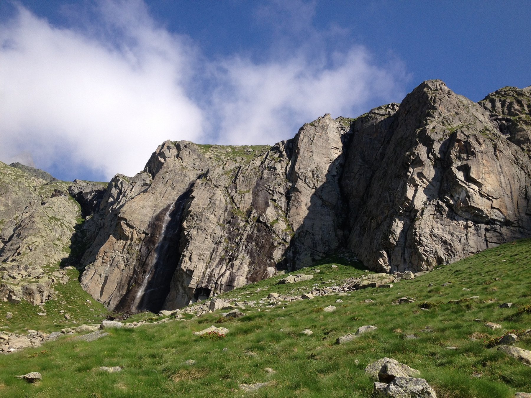 La bastionata del Carpano. La via si svolge sul contrafforte più a destra