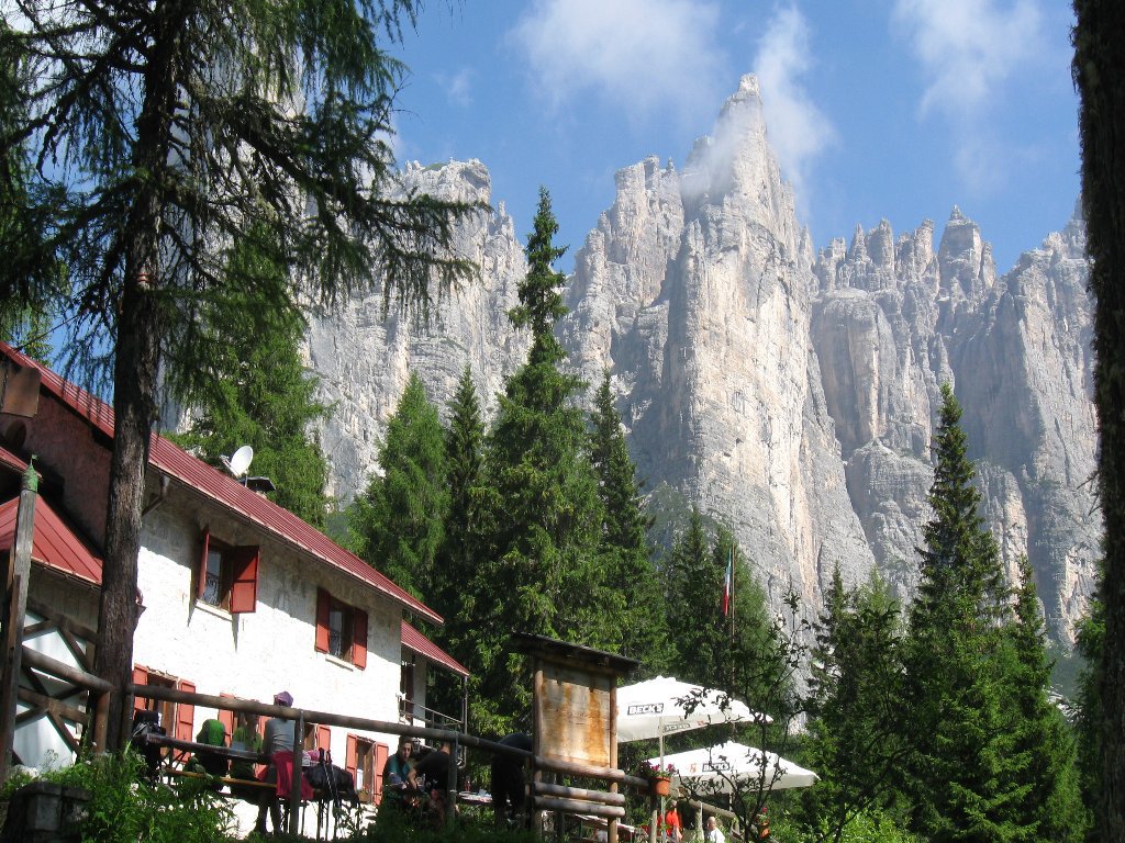 al rif. Vazzoler verso il Civetta