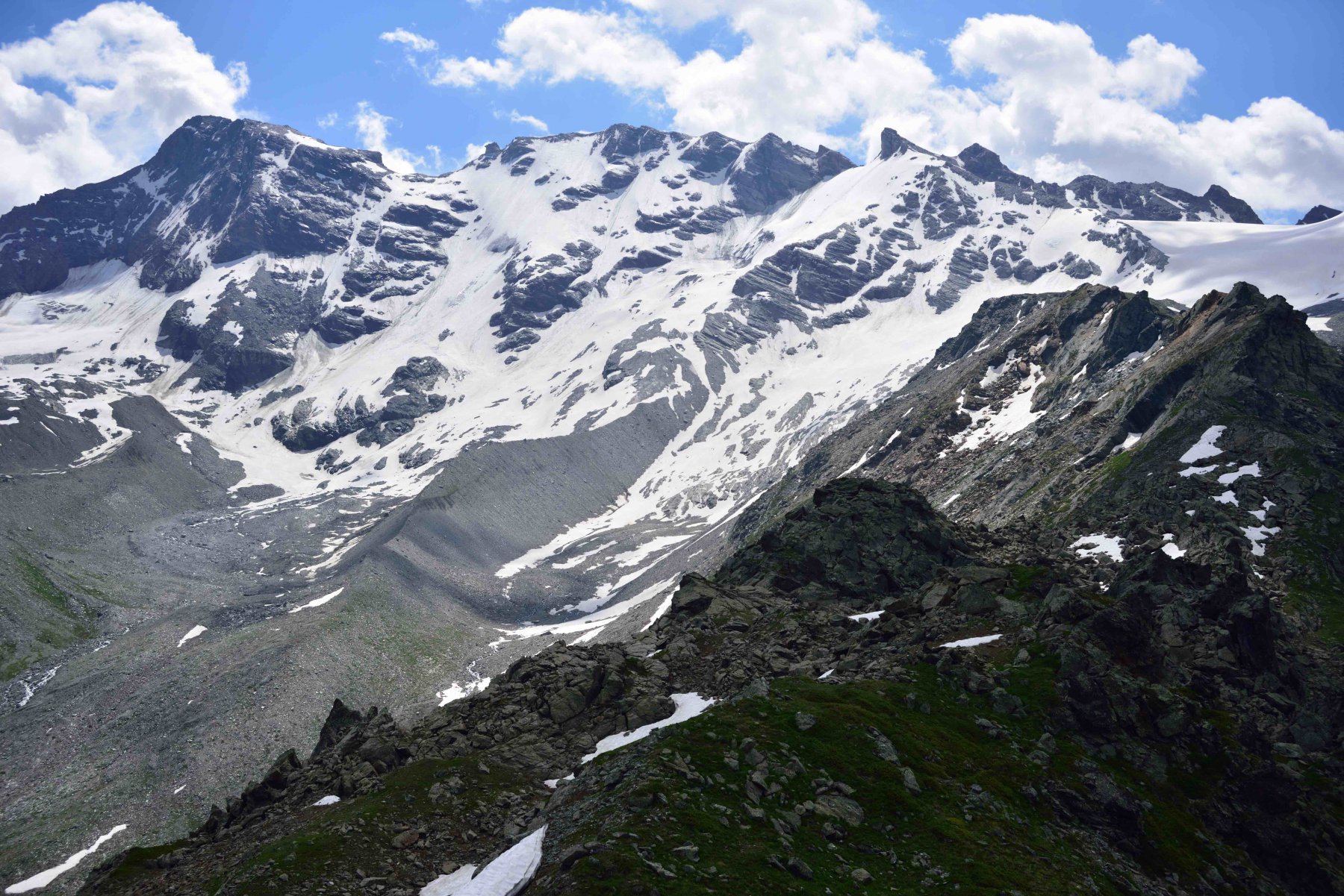 Veduta sulla Grande Rousse dal passo della Becca Refreita