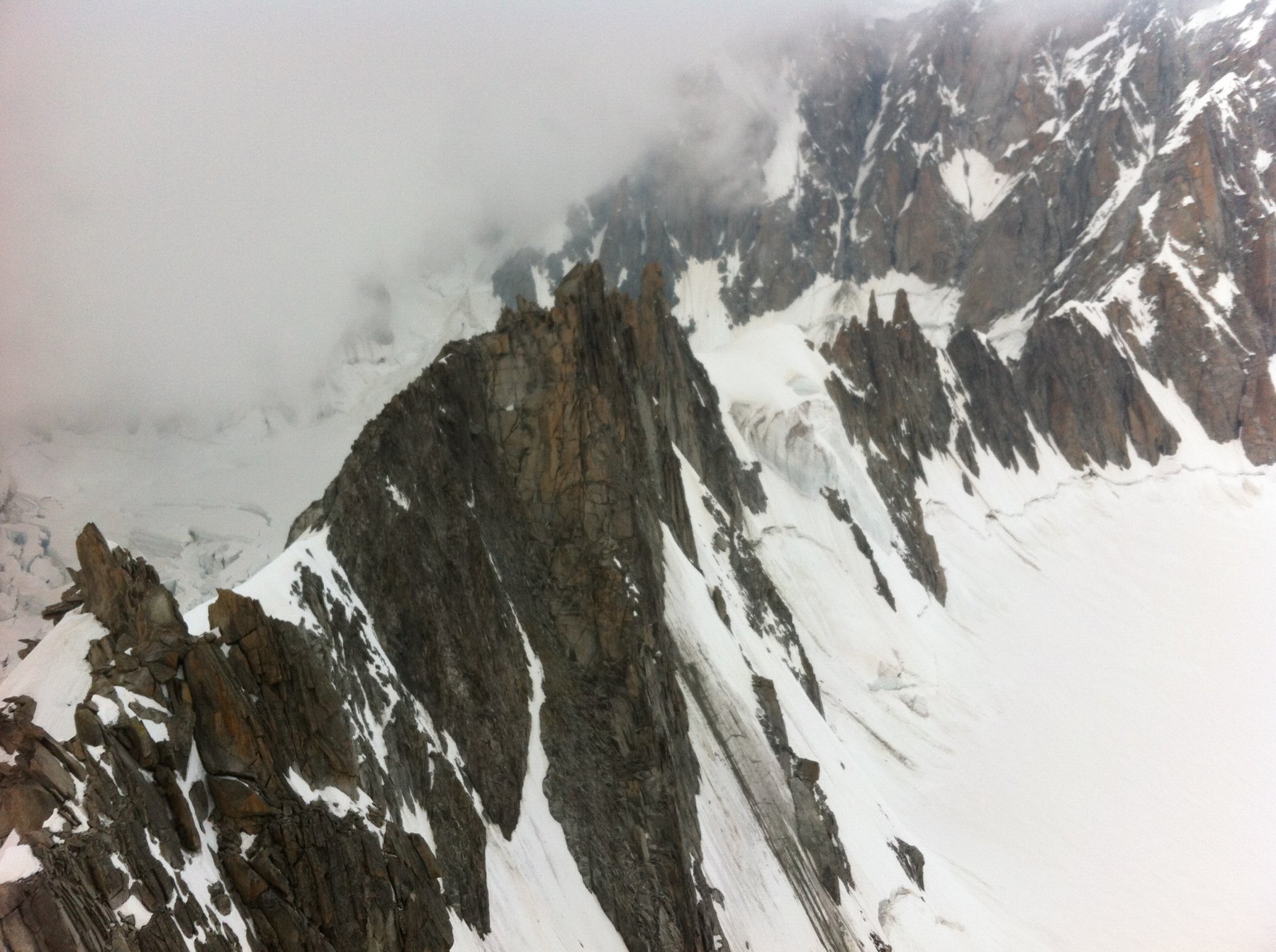La cresta dal seracco della Calotte e il Trident de la Brenva  