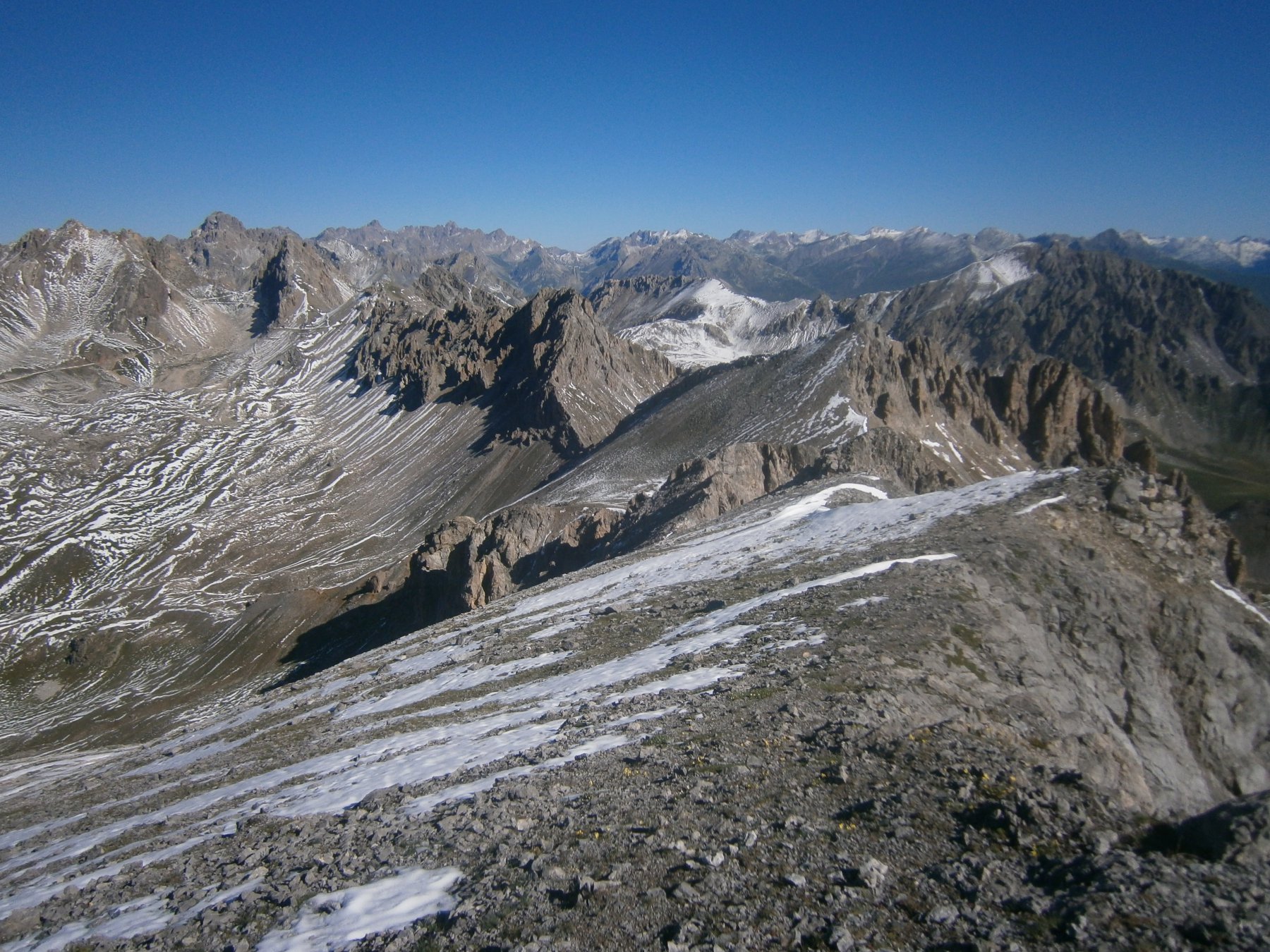 La cresta verso passo Bernoir con l'anticima 2713 m.