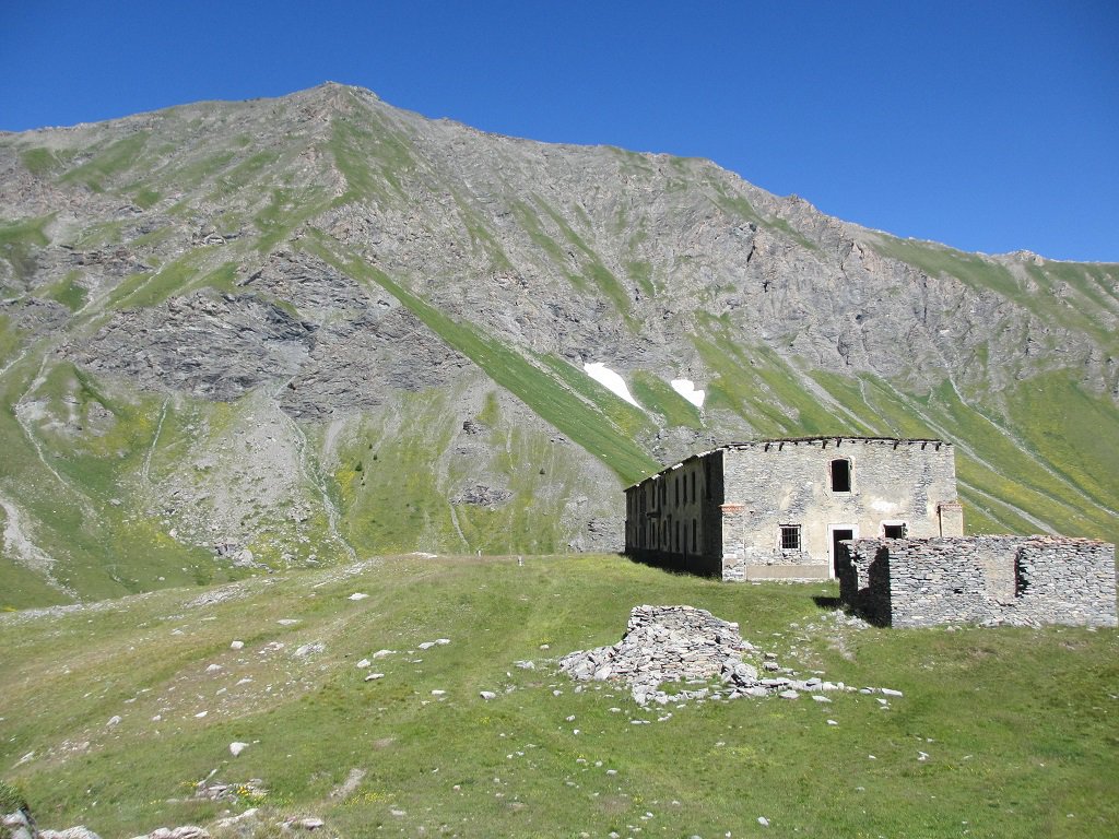 La Caserma Laghi Albergian