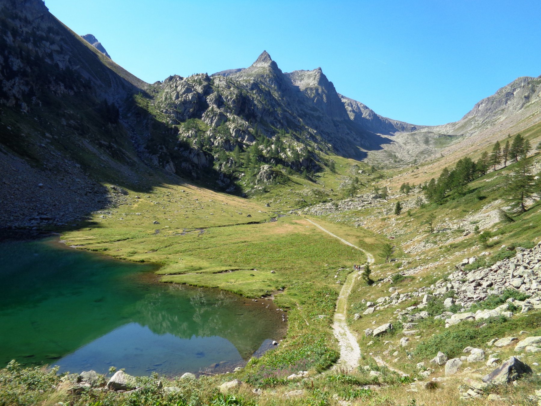 la serriera al centro arrivando al lago
