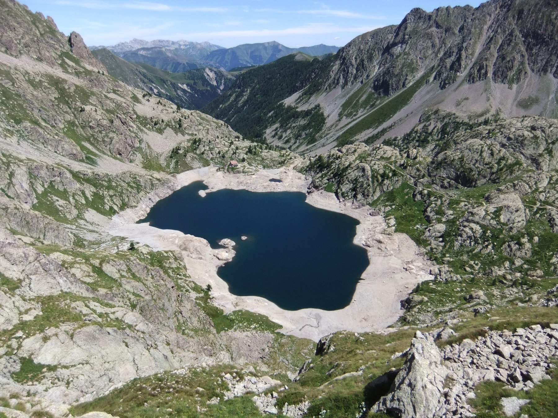 Il Lac Vert mezzo vuoto per lavori di manutenzione