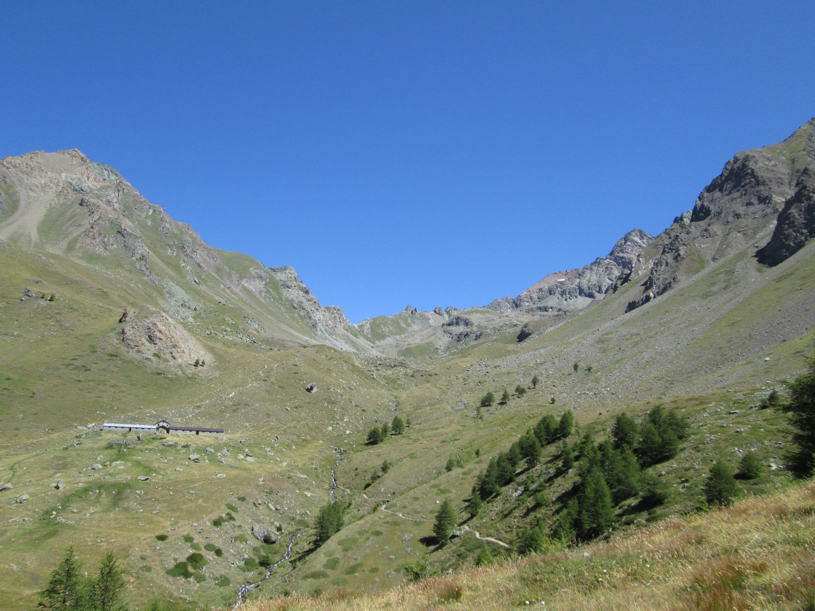 il vallone di salita verso il bivacco