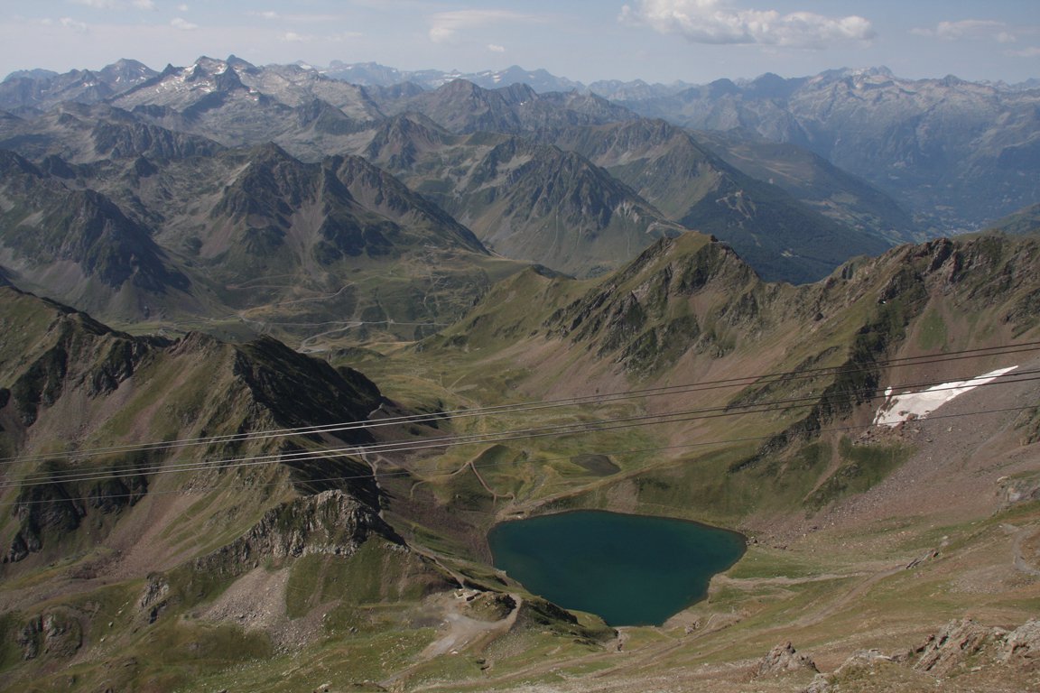 Catena Pirenei e lago d'Oncet