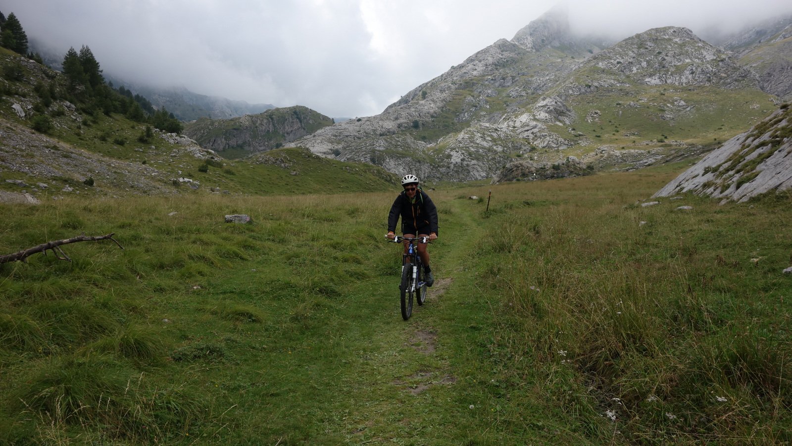 Buona ciclabilità sotto al rifugio 