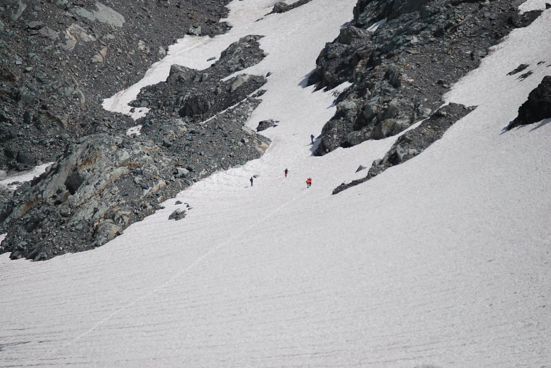 Alpinisti sul Ghiacciaio d’Arguerey al rientro dal Miravidi