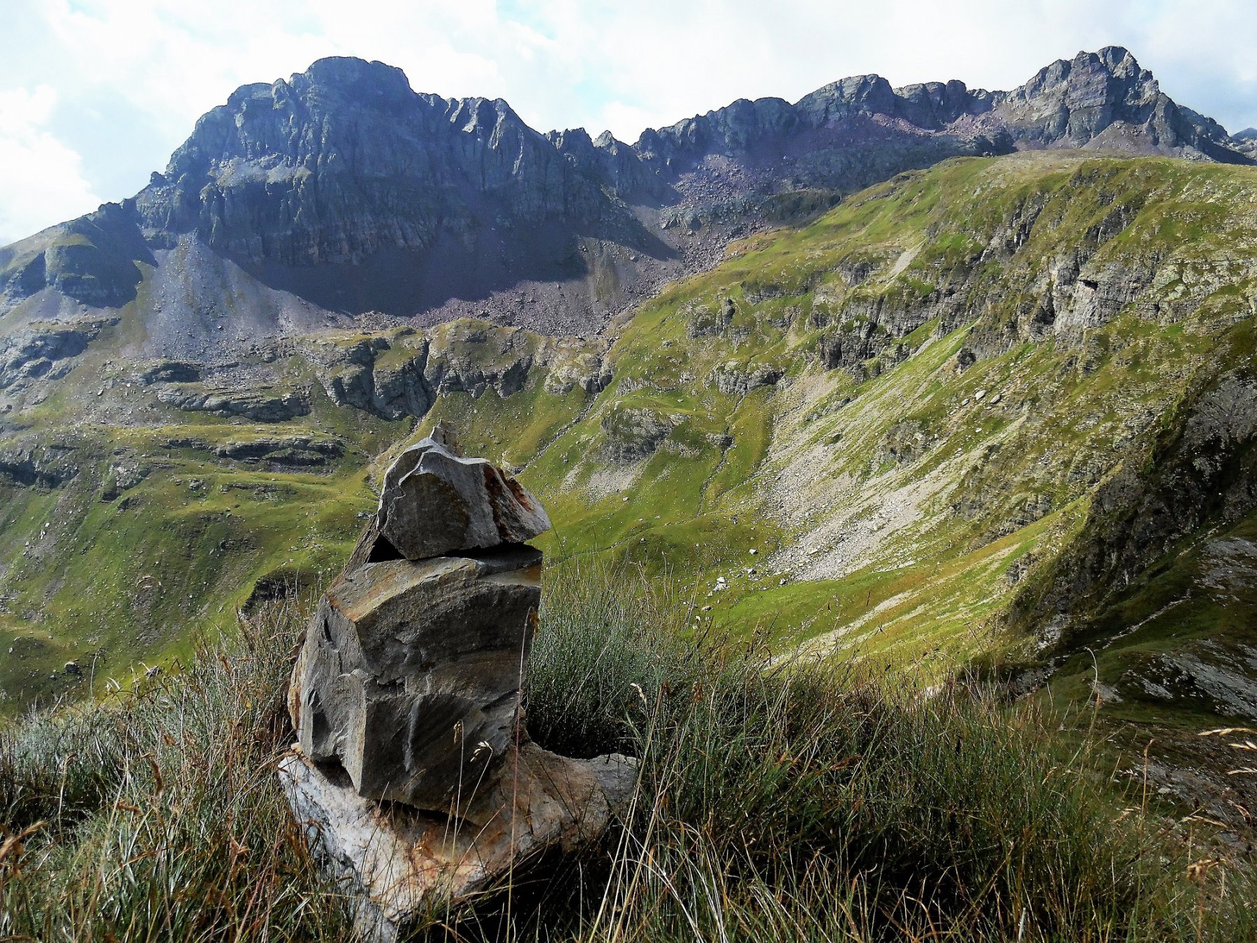 Pradella e Passo d'Aviasco orientale dal crinale per i Frati