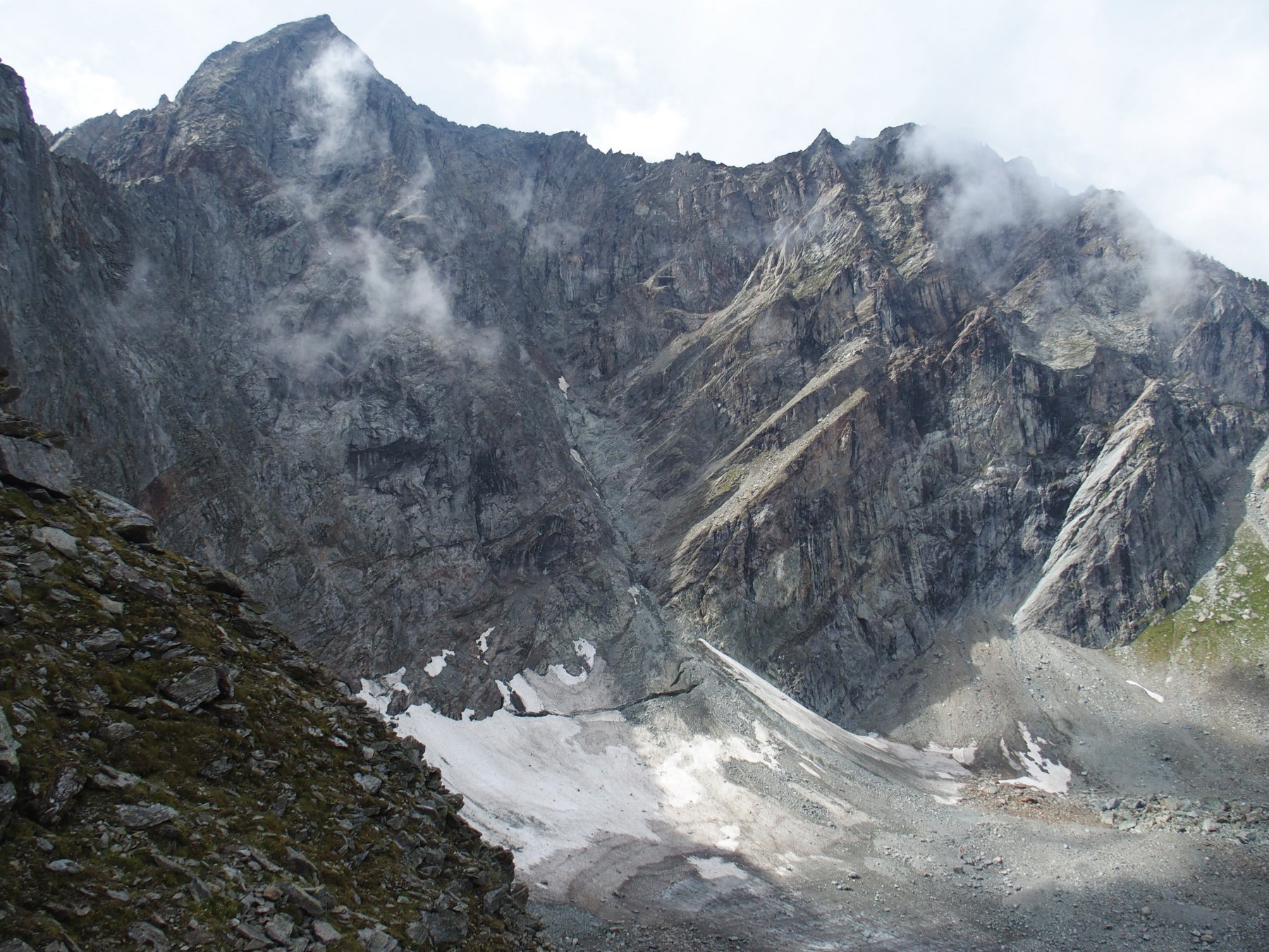 La parete nord del Corno Bianco, e alla base il Ghiacciaio d'Otro